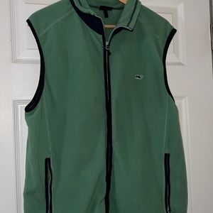 Mens M Vineyard Vines fleece vest. Green with Navy piping.